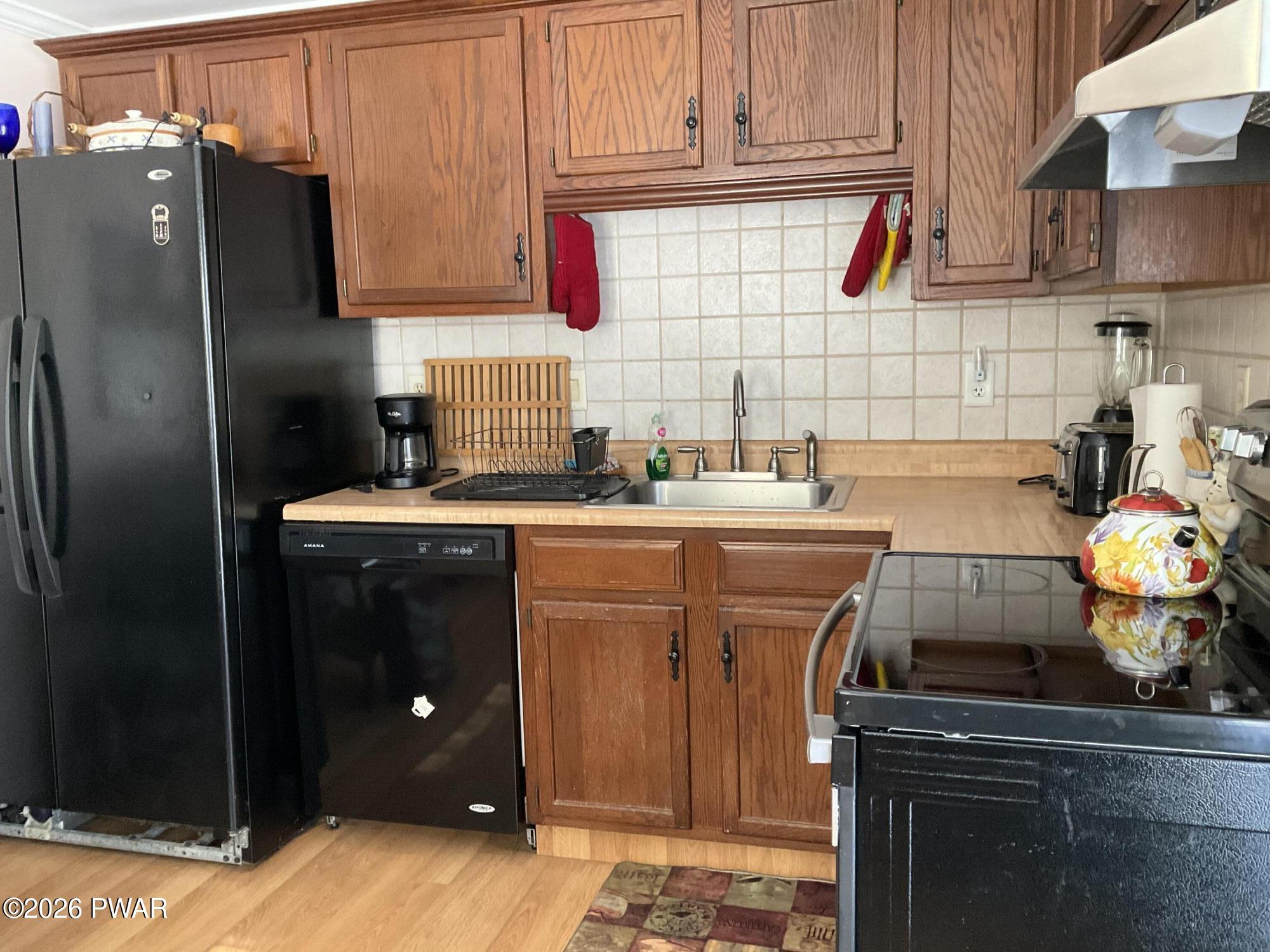 154 Roundhill Road Dingmans Ferry, PA 18328 - Photo 11 of 47