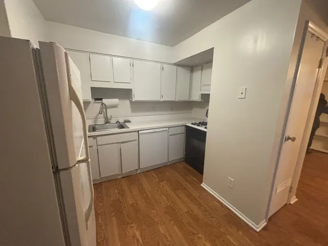 $2,000 | 216 Christopher Columbus Drive, Unit 2, Jersey City, NJ 07302