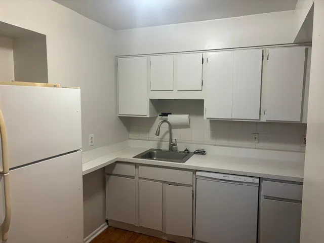 $2,000 | 216 Christopher Columbus Drive, Unit 2, Jersey City, NJ 07302