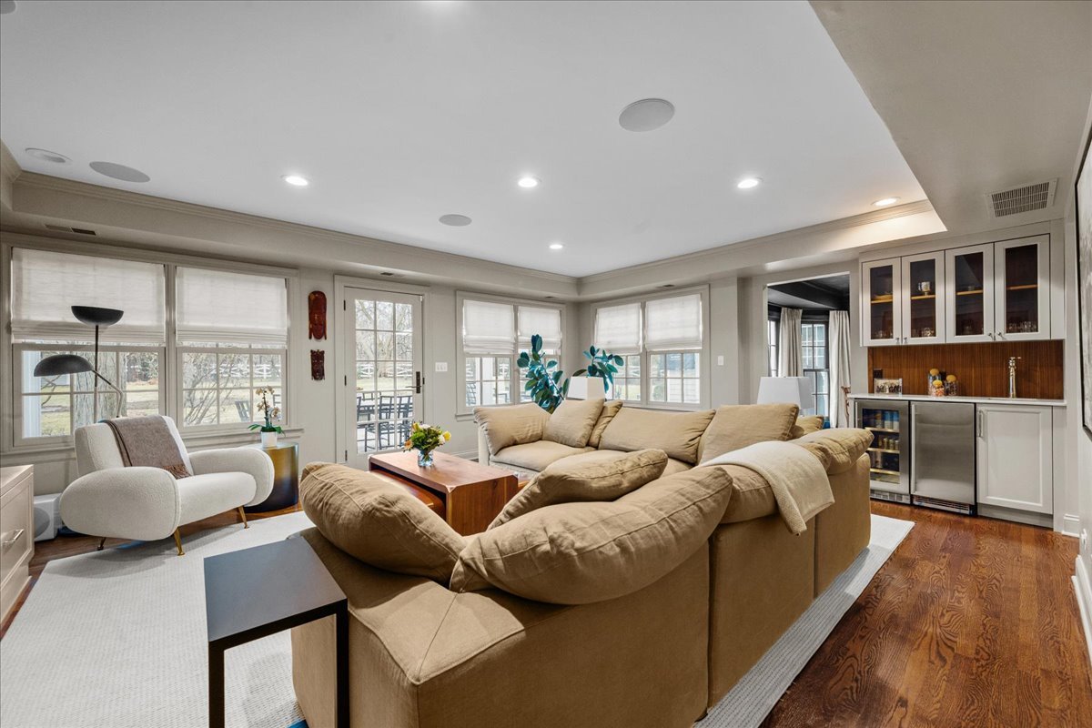 2335 Pebblefork Lane Northfield, IL 60093 - Photo 20 of 92 a living room with furniture and a table