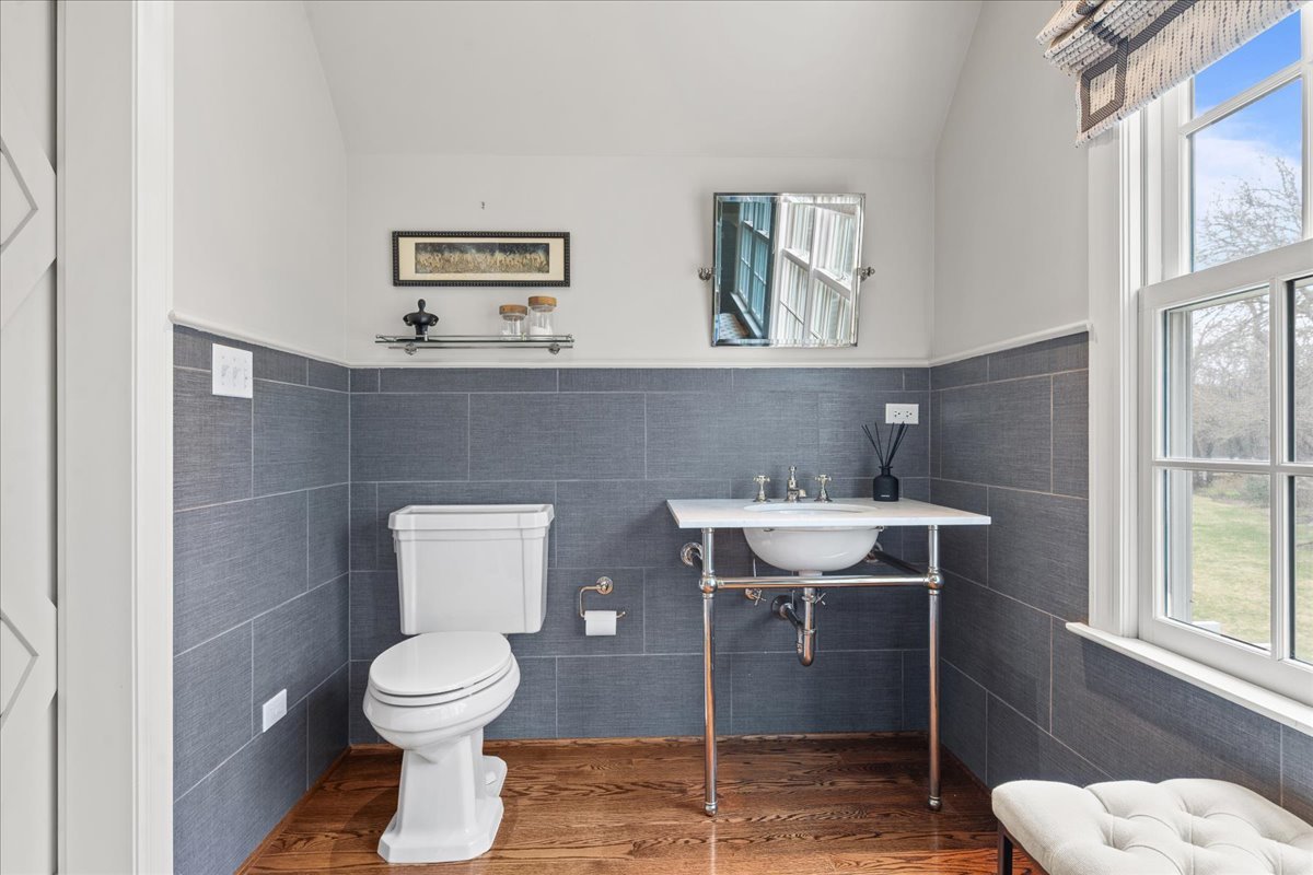 2335 Pebblefork Lane Northfield, IL 60093 - Photo 65 of 92 a bathroom with a toilet sink and mirror