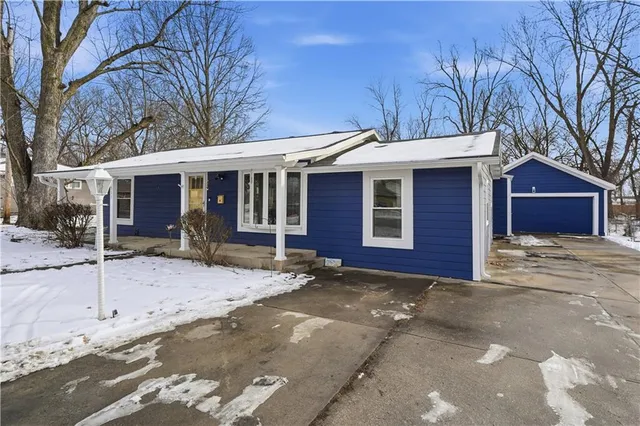 $300,000 | 511 East Sheridan Street, Olathe, KS 66061