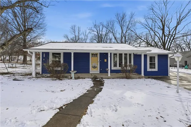 $300,000 | 511 East Sheridan Street, Olathe, KS 66061
