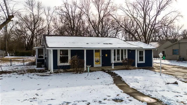 $300,000 | 511 East Sheridan Street, Olathe, KS 66061