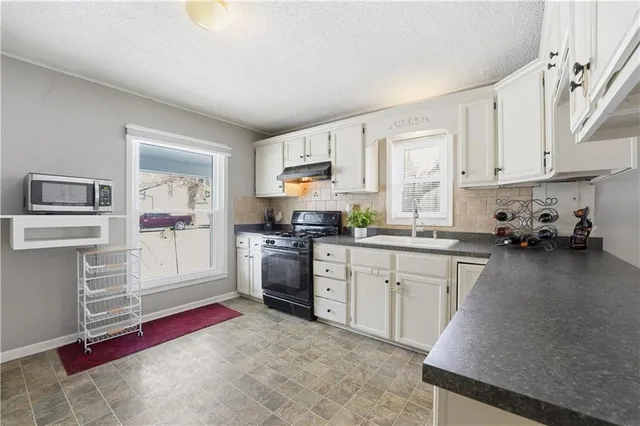 $300,000 | 511 East Sheridan Street, Olathe, KS 66061