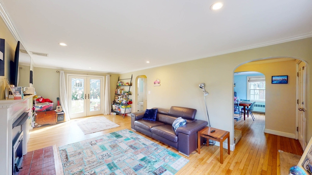 822 Walnut Street Newton, MA 02459 - Photo 3 of 36 Gallery Image 3