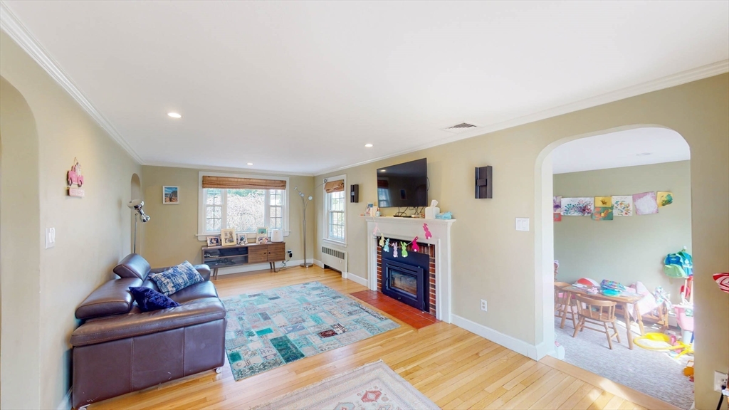 822 Walnut Street Newton, MA 02459 - Photo 4 of 36 Gallery Image 4