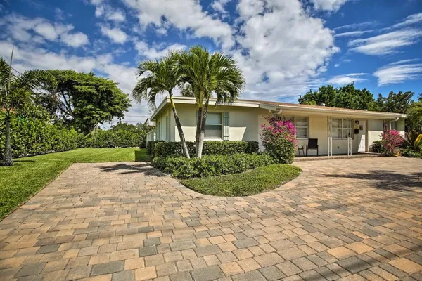 $1,750,000 | 201 George Bush Boulevard, Delray Beach, FL 33444