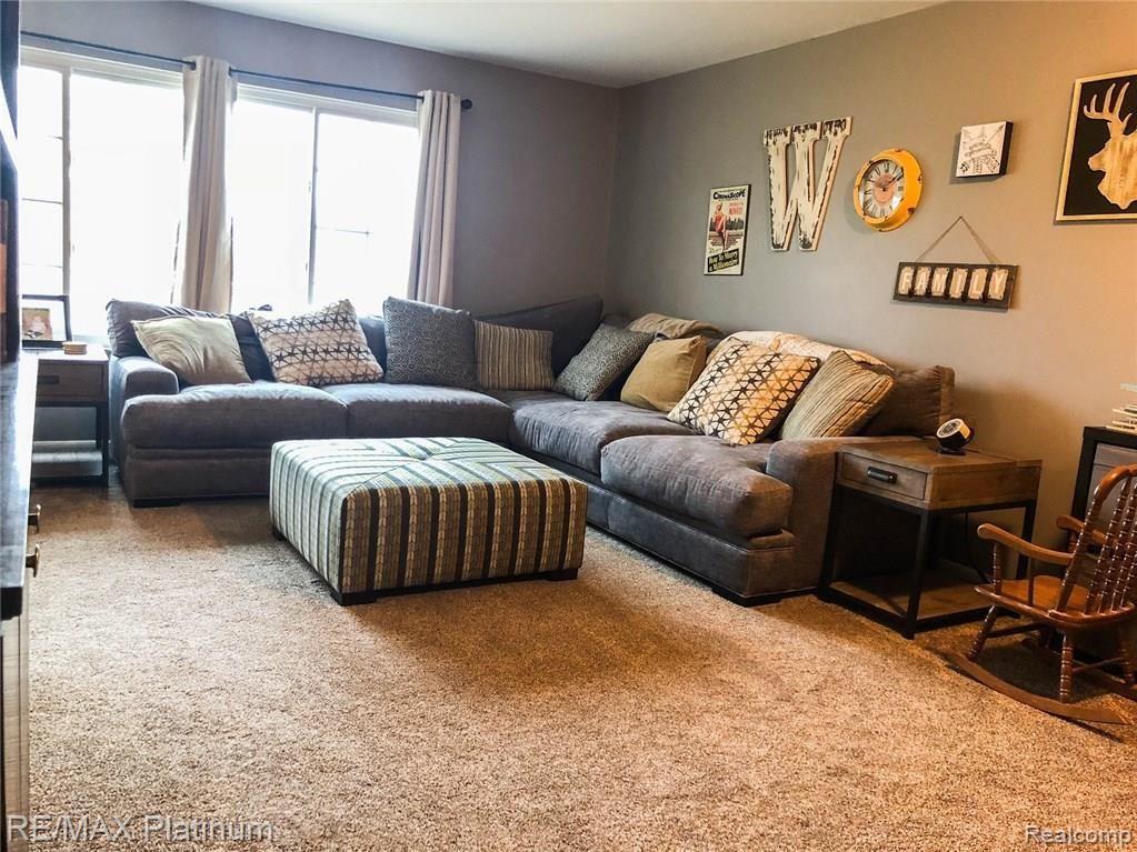 7352 Runyan Lake Road Fenton, MI 48430 - Photo 2 of 23 IMG_2862.jpg