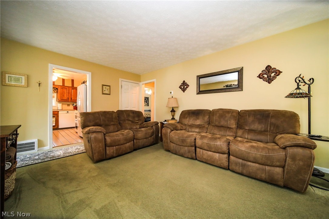 9400 Oakdale Road Parma, OH 44129 - Photo 9 of 35