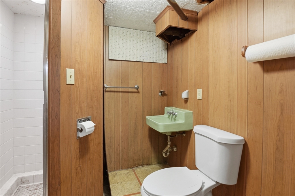 52 Thornton Road Worcester, MA 01606 - Photo 23 of 30