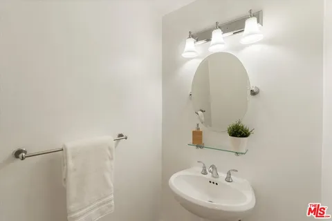 $999,000 | 1920 South Beverly Glen Boulevard, Unit 101, Los Angeles, CA 90025