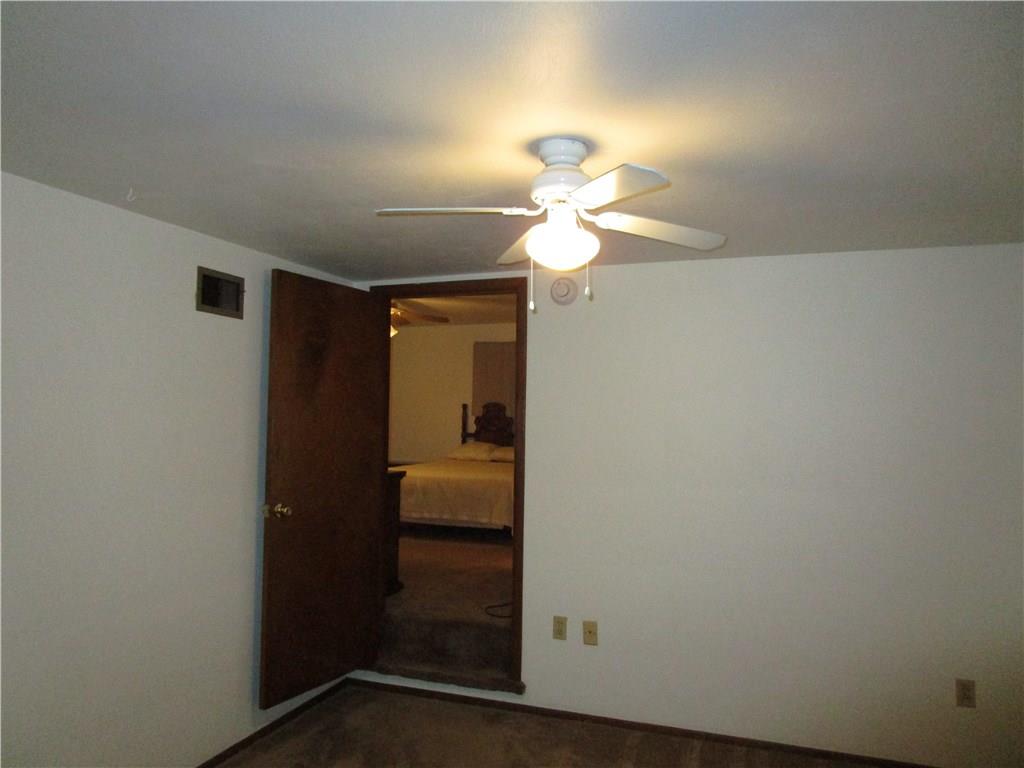 10125 Buchannon Road Pittsburgh, PA 15235 - Photo 17 of 25 2nd Bedroom - Upstairs, with access to Master Suite. Smaller Walk-In Closet.