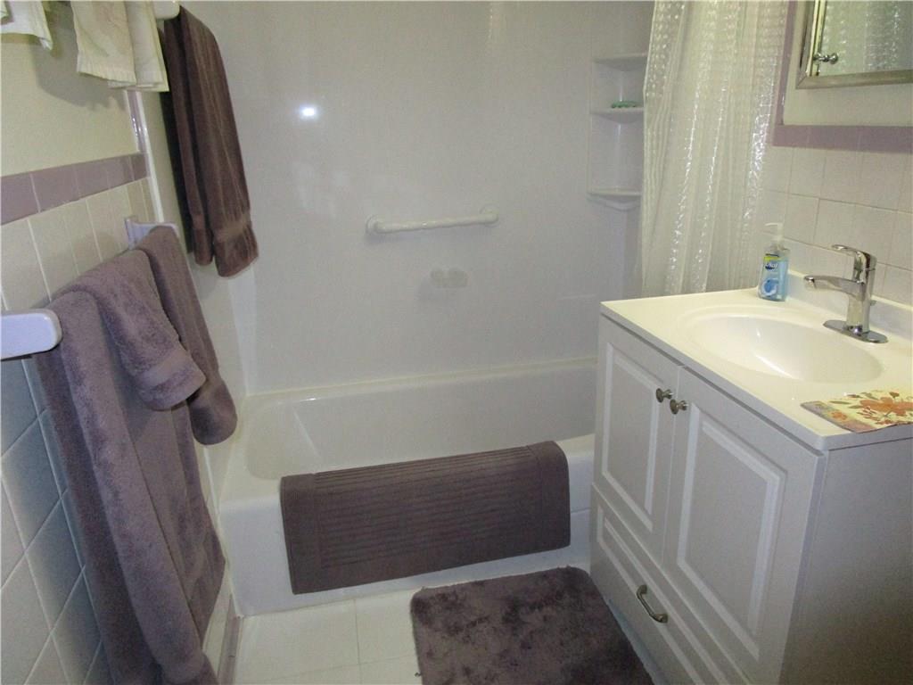 10125 Buchannon Road Pittsburgh, PA 15235 - Photo 20 of 25 Full Bath - Upstairs - Updated within past 5 yrs