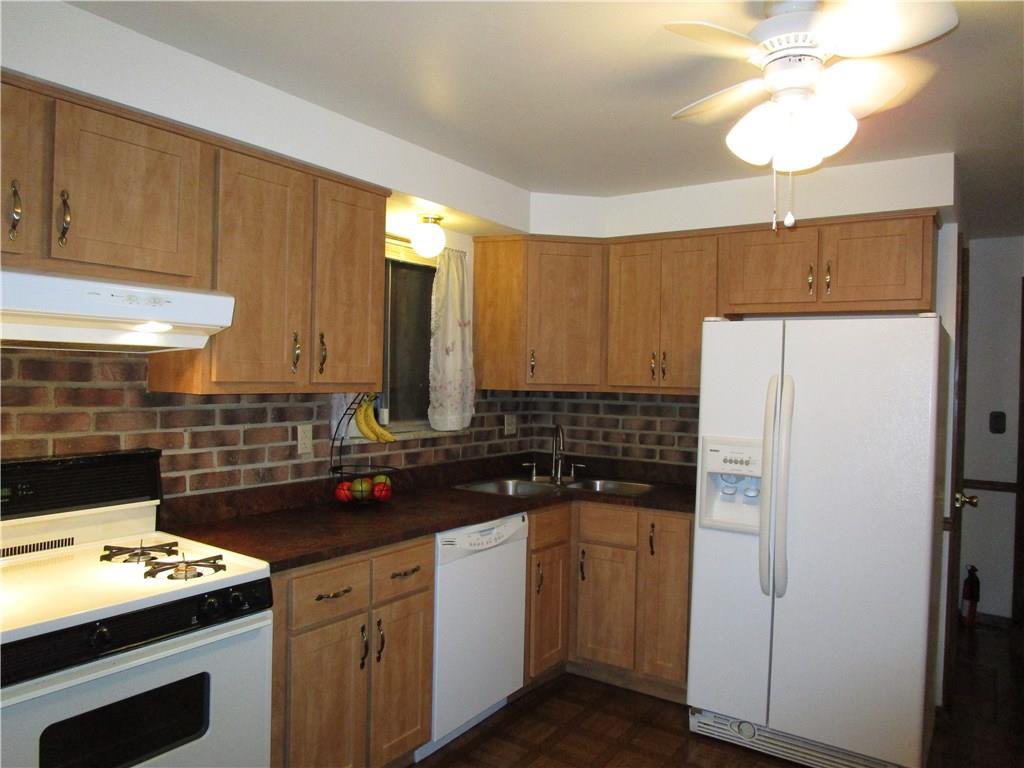 10125 Buchannon Road Pittsburgh, PA 15235 - Photo 3 of 25 Updated Eat-In Kitchen, gas stove....