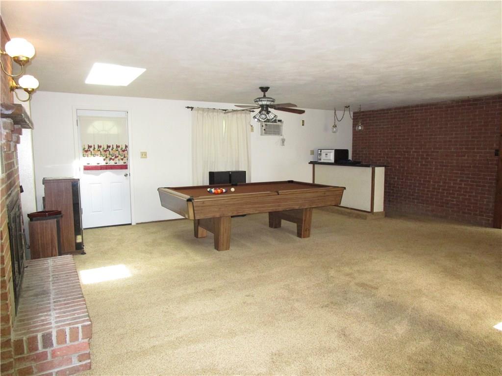 10125 Buchannon Road Pittsburgh, PA 15235 - Photo 7 of 25 HUGE Main Floor Family Room, 24x22!