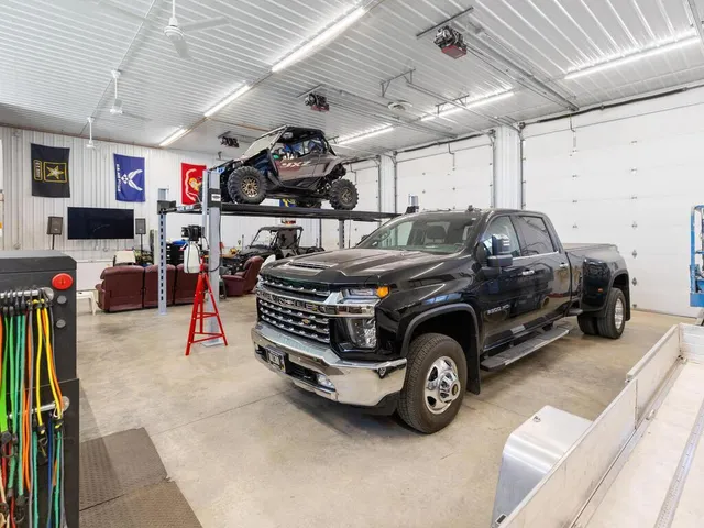 $1,400,000 | 4510 County Road 30 Southwest, Waverly, MN 55390