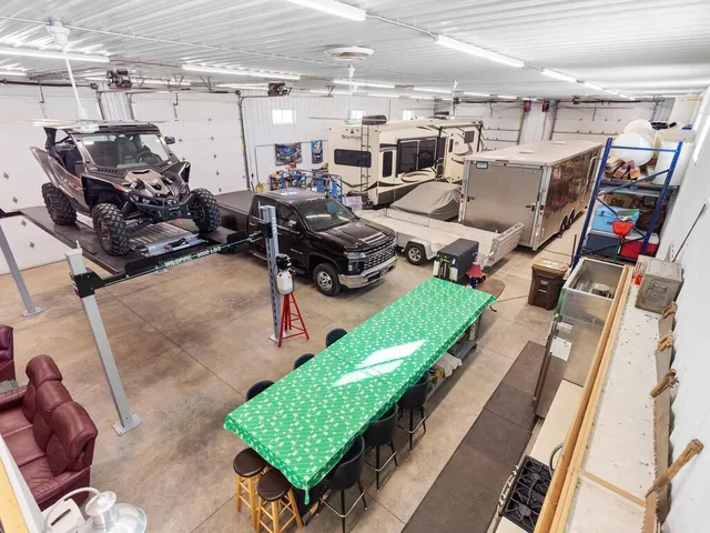 $1,400,000 | 4510 County Road 30 Southwest, Waverly, MN 55390