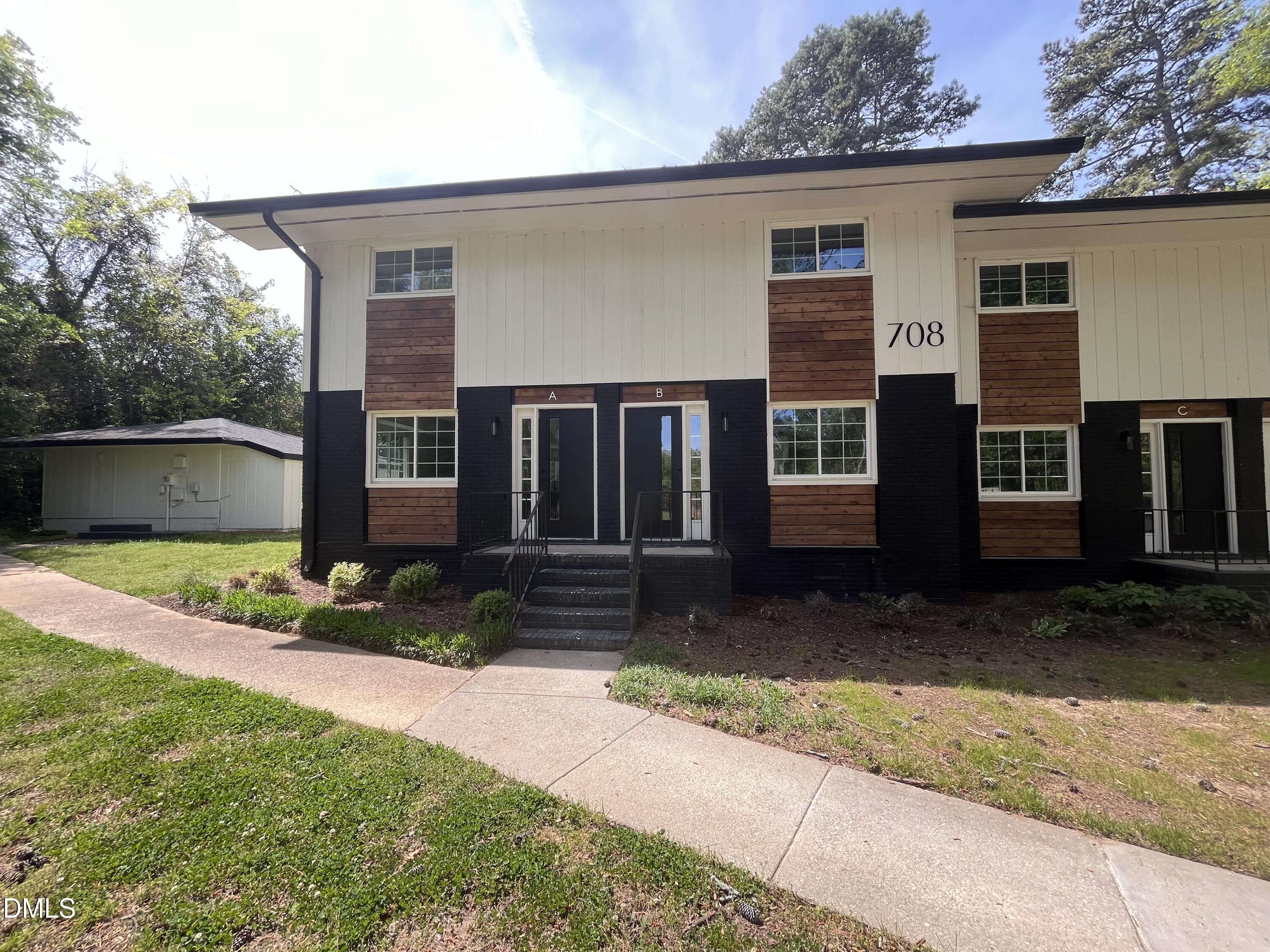 708 Hawes Court, Unit B Raleigh, NC 27608 - Photo 6 of 16 IMG_5970
