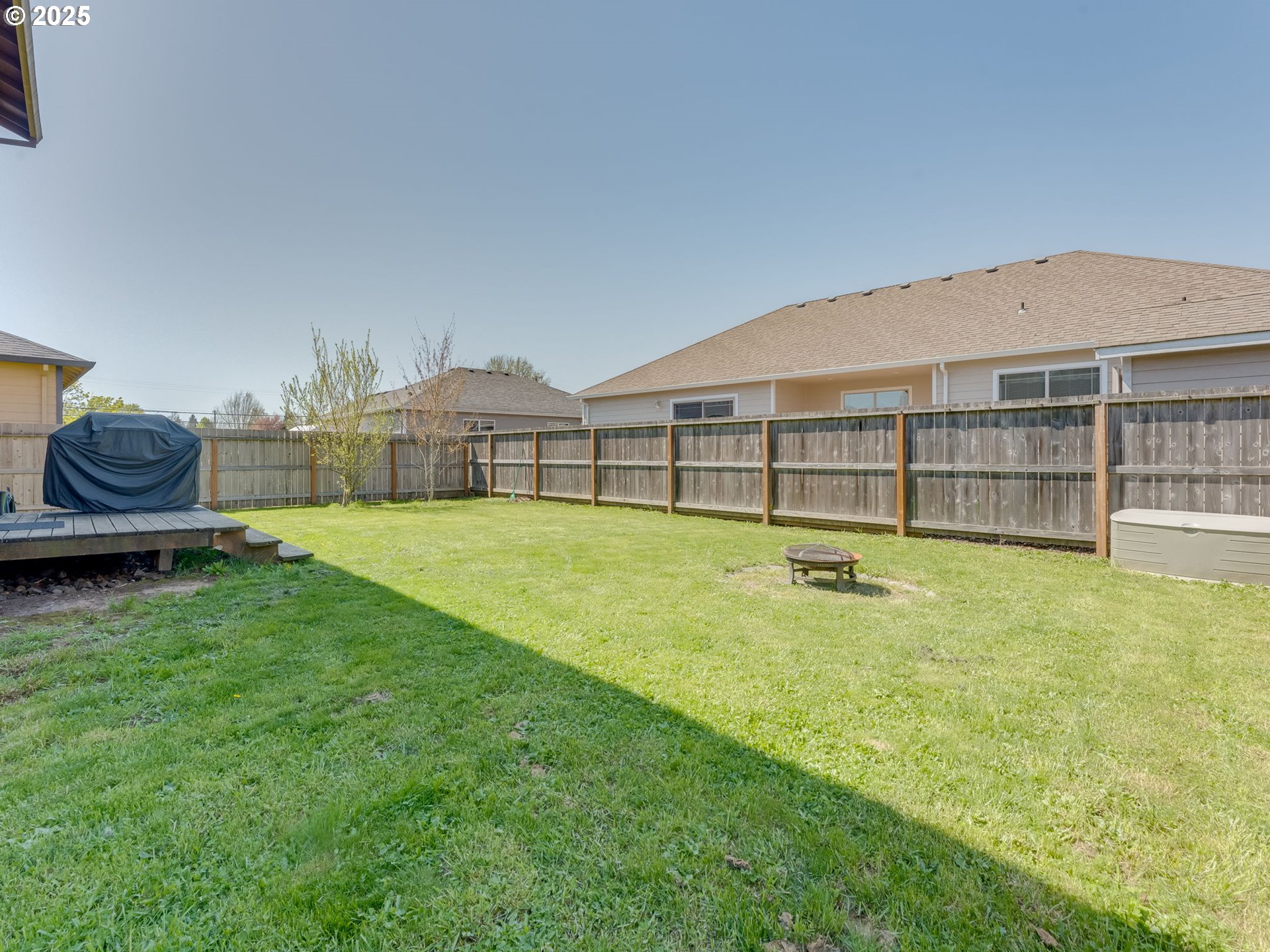 230 Northwest Sagan Loop Sheridan, OR 97378 - Photo 24 of 26 a view of a house with a backyard and a tub