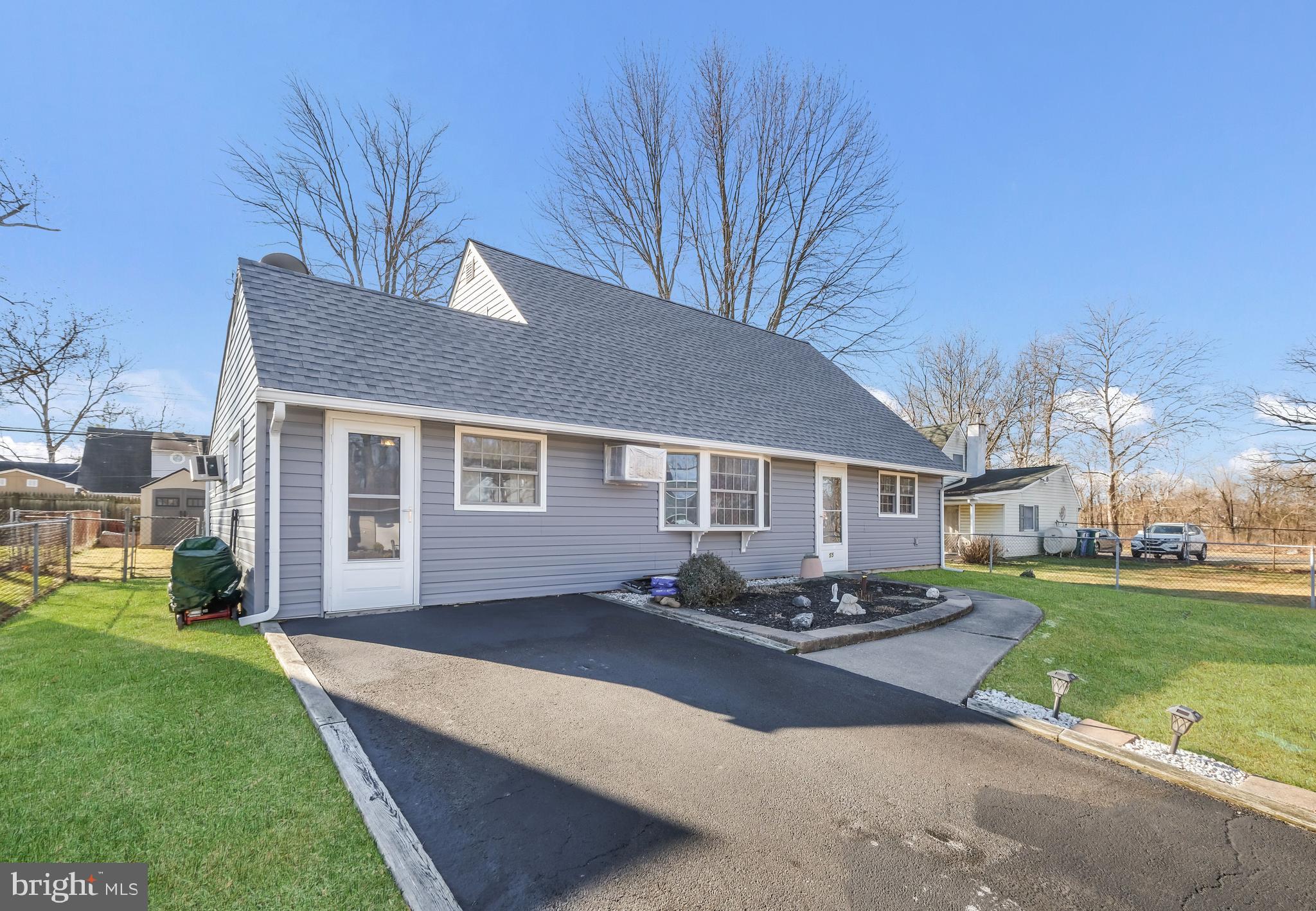 55 Mayflower Road Levittown, PA 19056 - Photo 2 of 27 Gallery Image 2