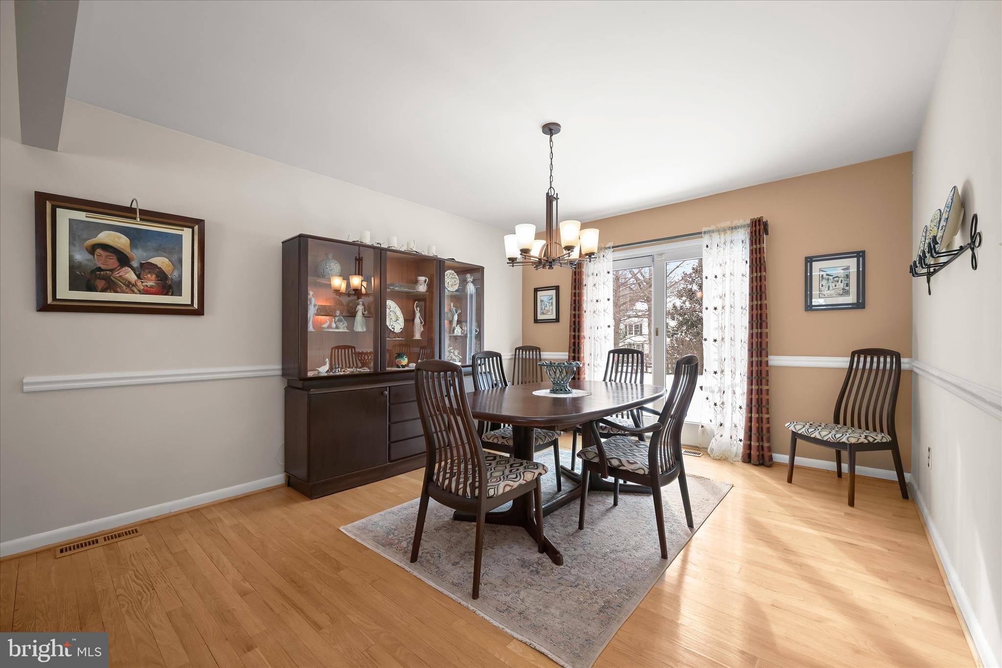 11810 Far Edge Path Columbia, MD 21044 - Photo 11 of 71 Chair Railing and Natural Light