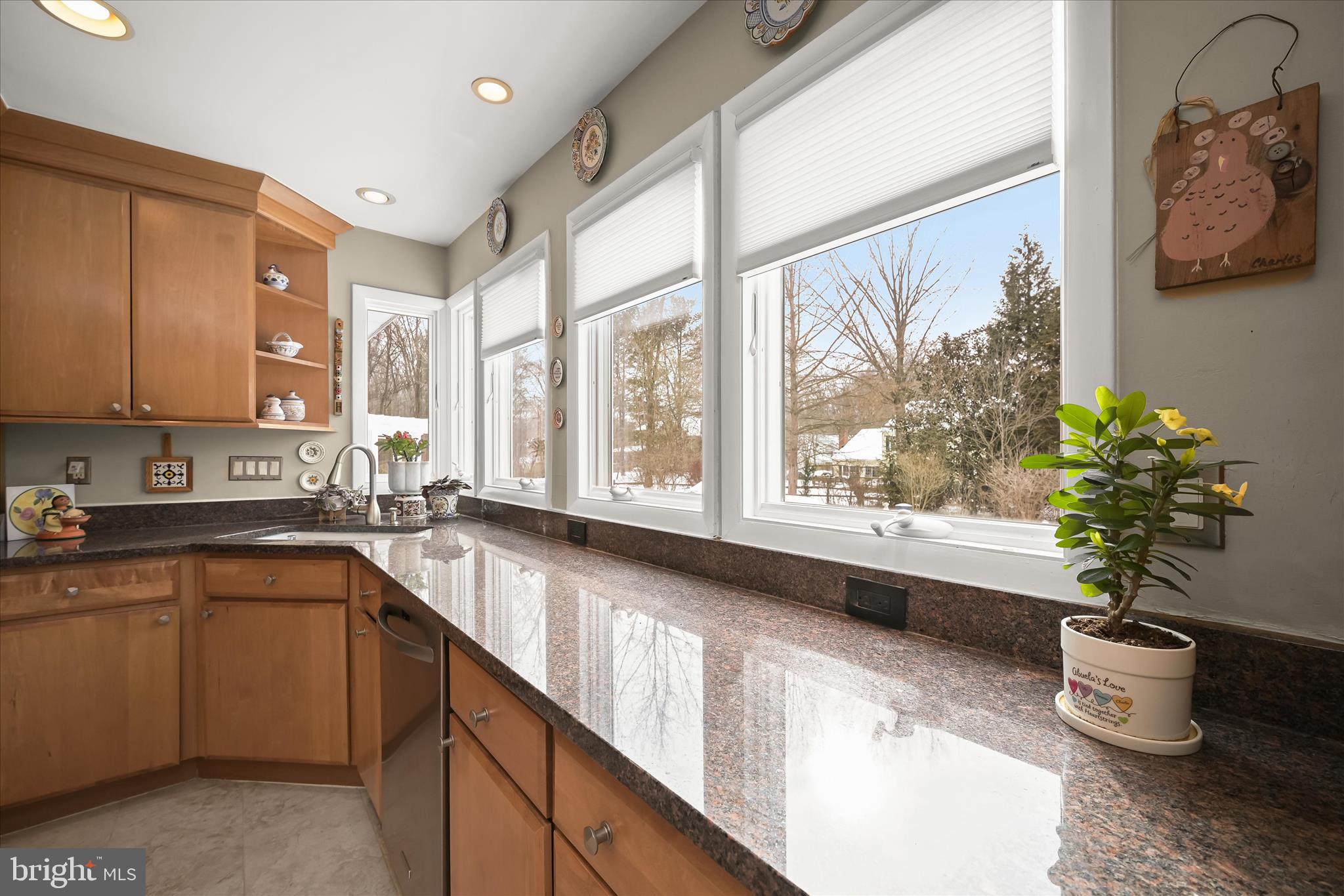 11810 Far Edge Path Columbia, MD 21044 - Photo 15 of 71 Electric Blinds