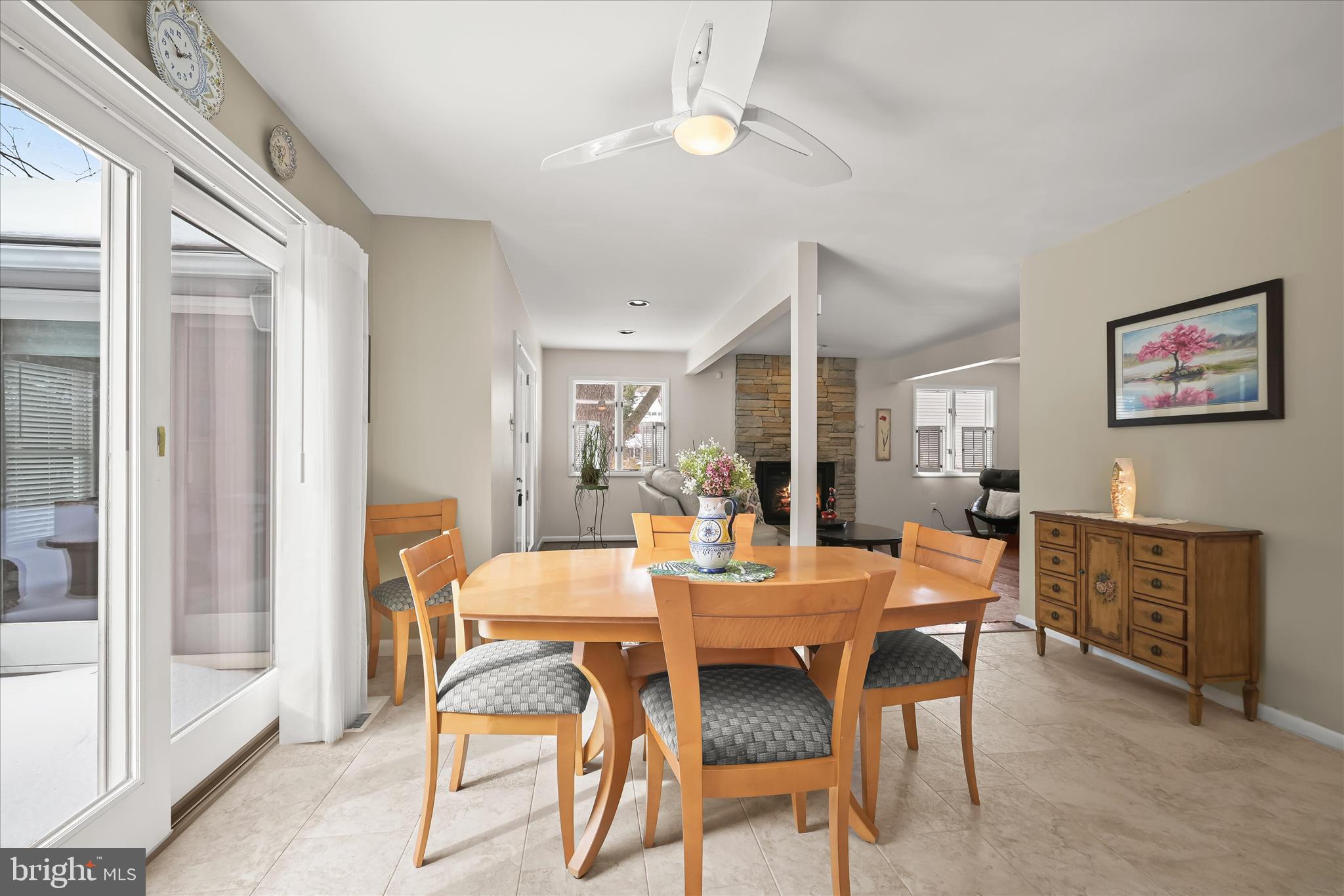 11810 Far Edge Path Columbia, MD 21044 - Photo 18 of 71 Breakfast Area w/ Sliding Doors to Backyard