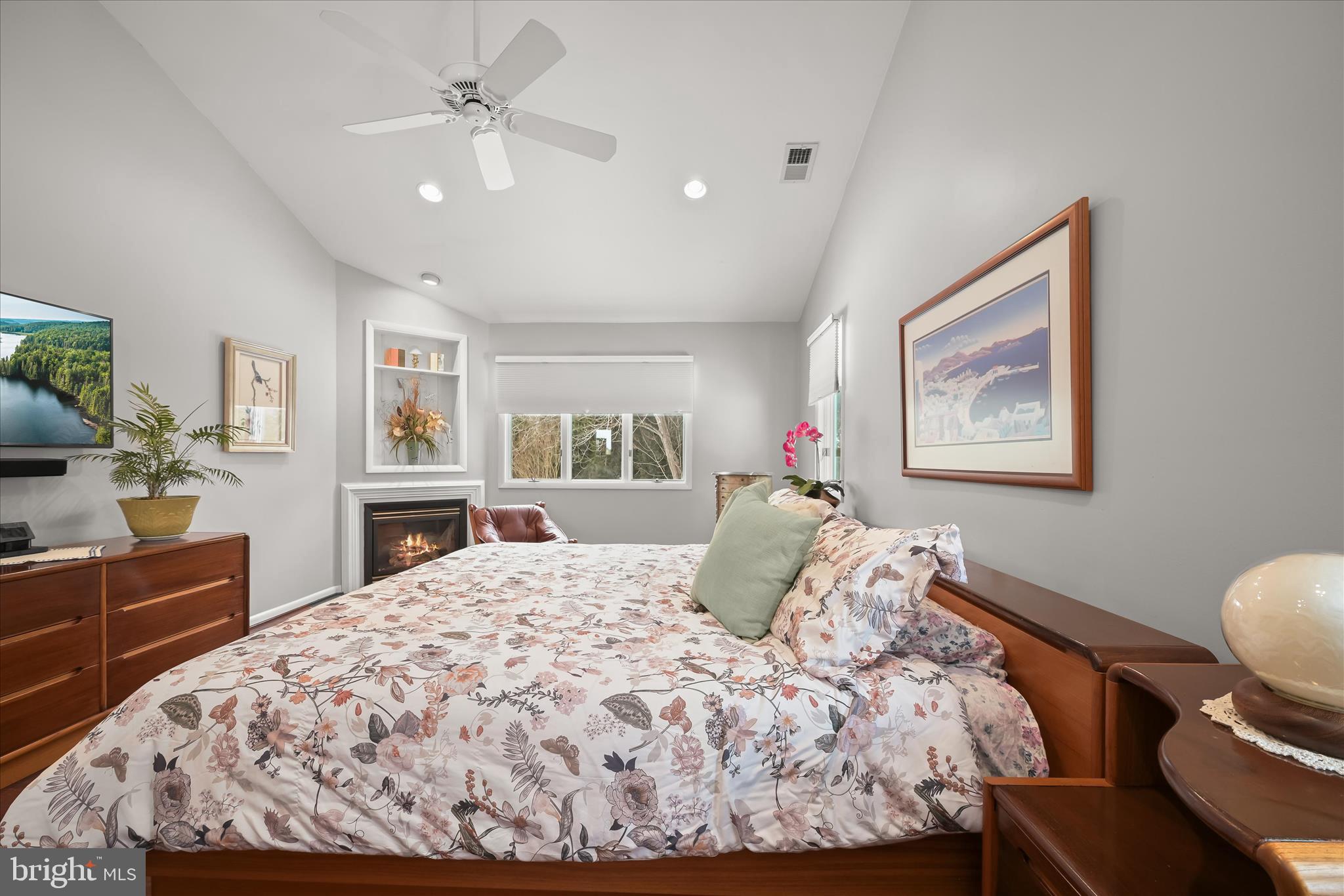 11810 Far Edge Path Columbia, MD 21044 - Photo 32 of 71 Primary Bedroom