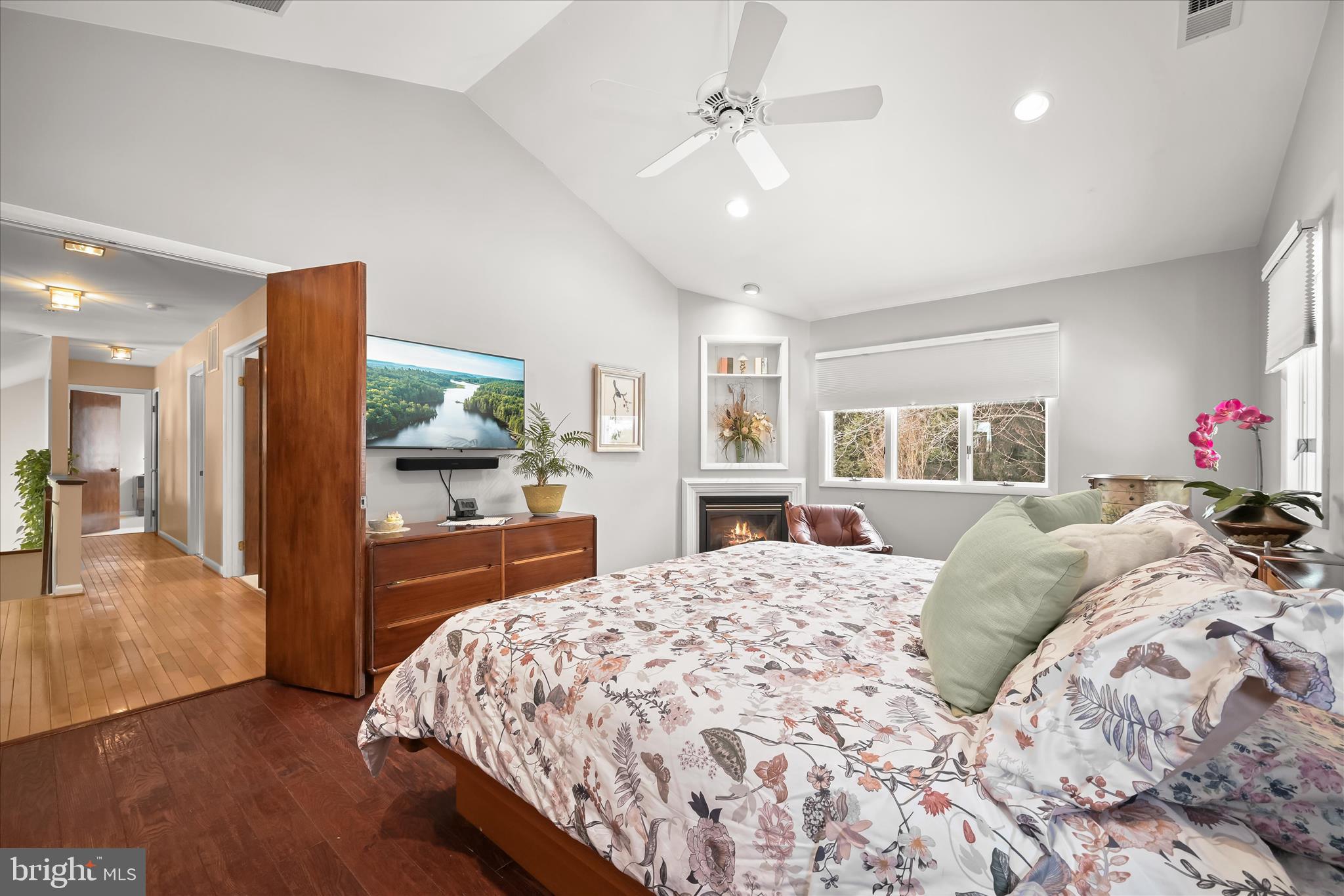 11810 Far Edge Path Columbia, MD 21044 - Photo 34 of 71 Primary Bedroom