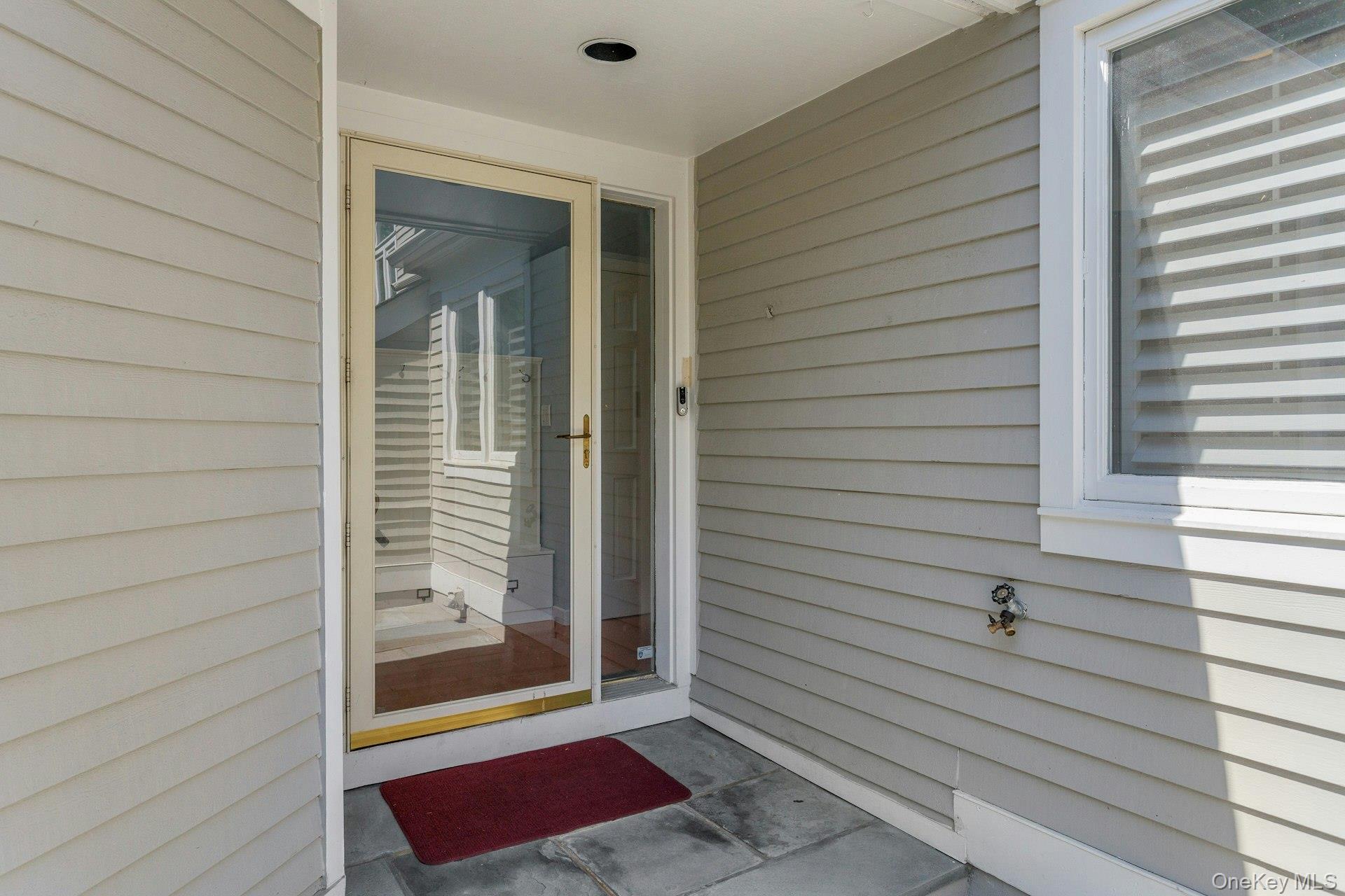 102 Boulder Ridge Road Scarsdale, NY 10583 - Photo 2 of 32