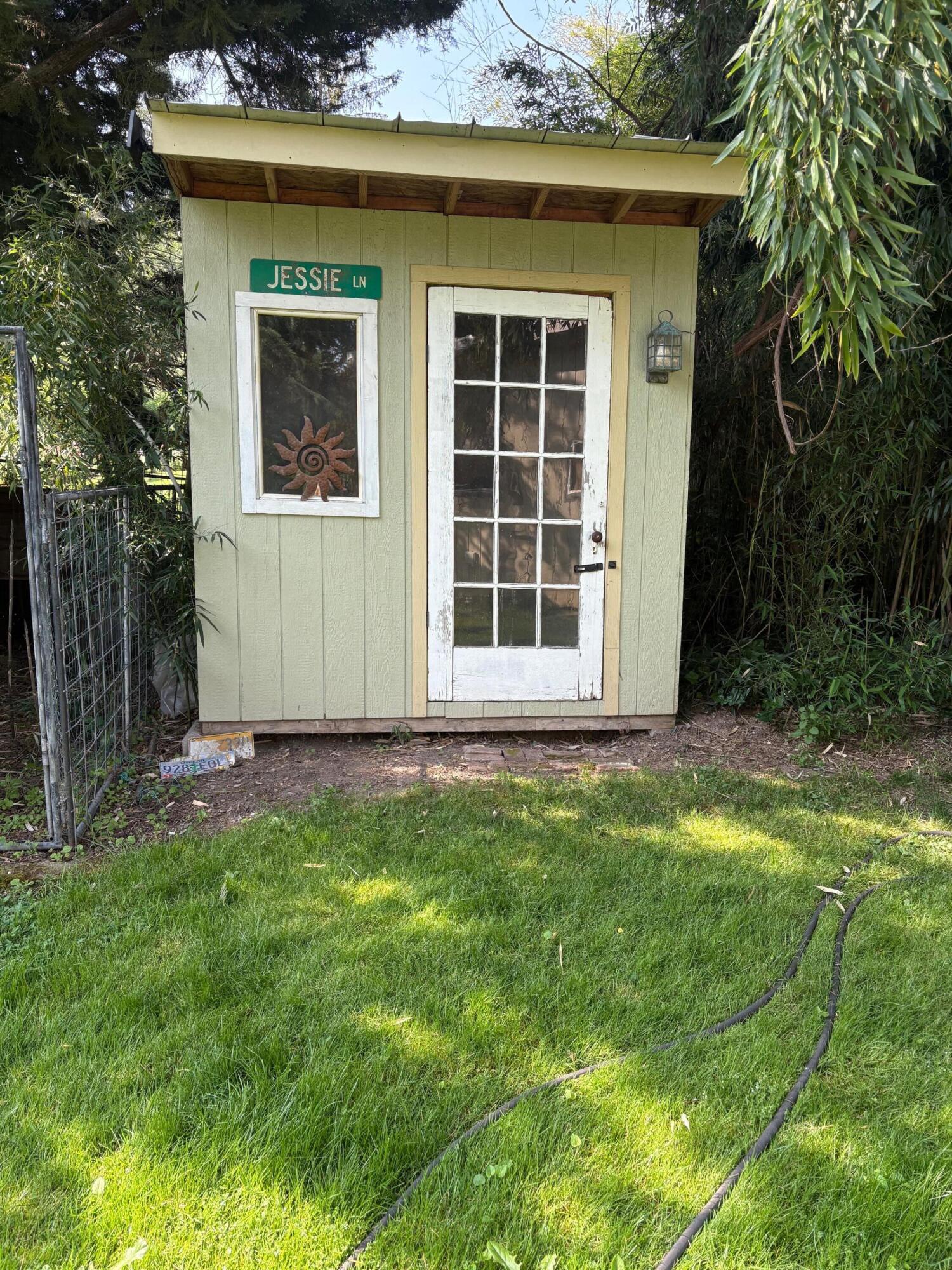 2835 Sundown Road Medford, OR 97501 - Photo 48 of 61 Art studio or storage