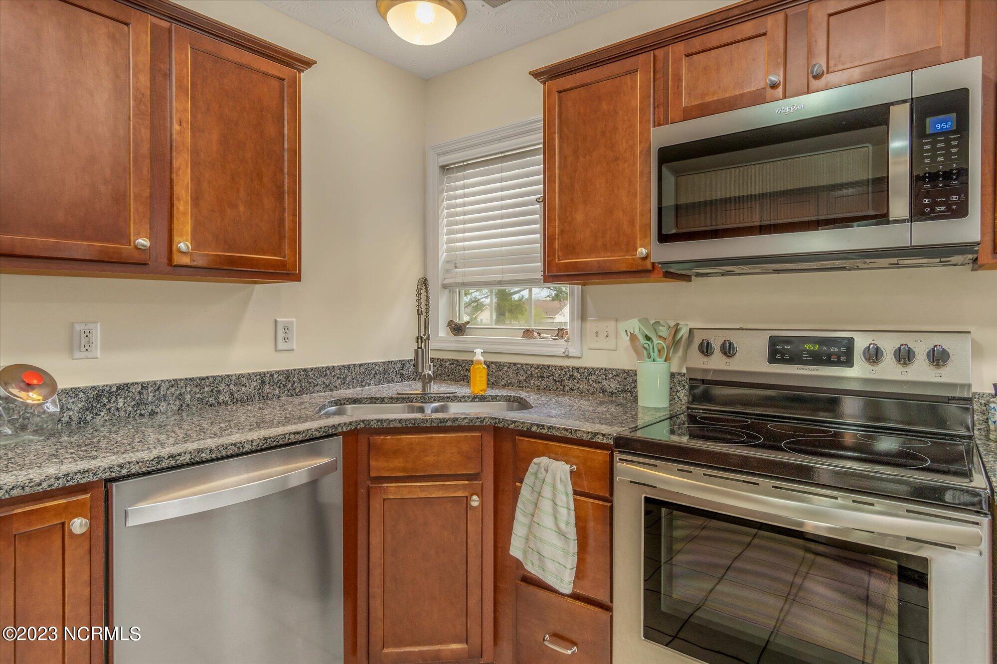 214 Rutherford Way Jacksonville, NC 28540 - Photo 19 of 44 19-214 Rutherford-19