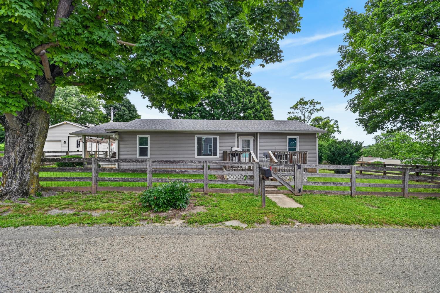 7011 State Line Road Cedar Grove, IN 47016 - Photo 2 of 39