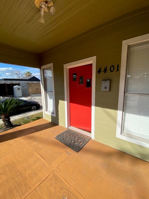 4401 Canal Street Houston, TX 77011 - Photo 2 of 20 a view of front door