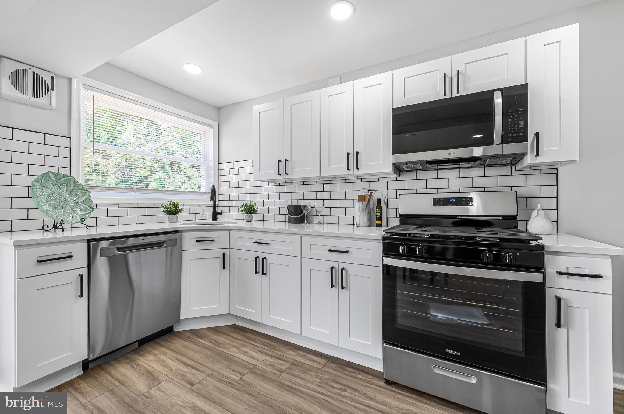 1986 Carter Road Folcroft, PA 19032 - Photo 2 of 32