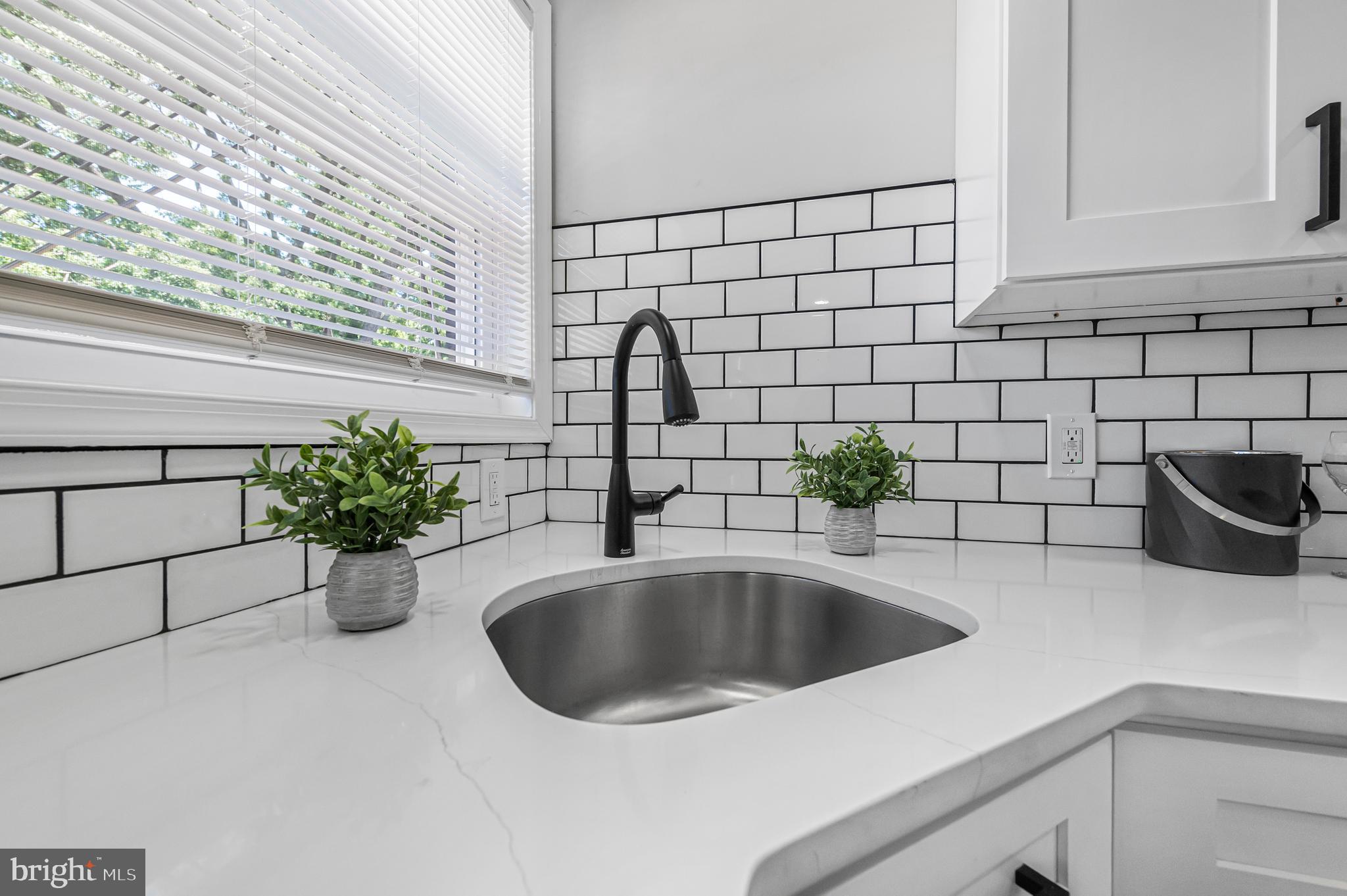 1986 Carter Road Folcroft, PA 19032 - Photo 5 of 32