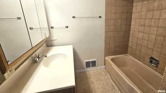 $115,000 | 203 South Orchard Drive, Carbondale, IL 62901