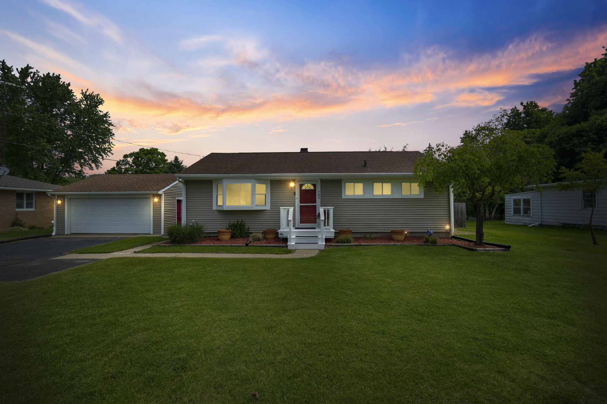 703 Leo Road Jackson, MI 49203 - Photo 3 of 58 3