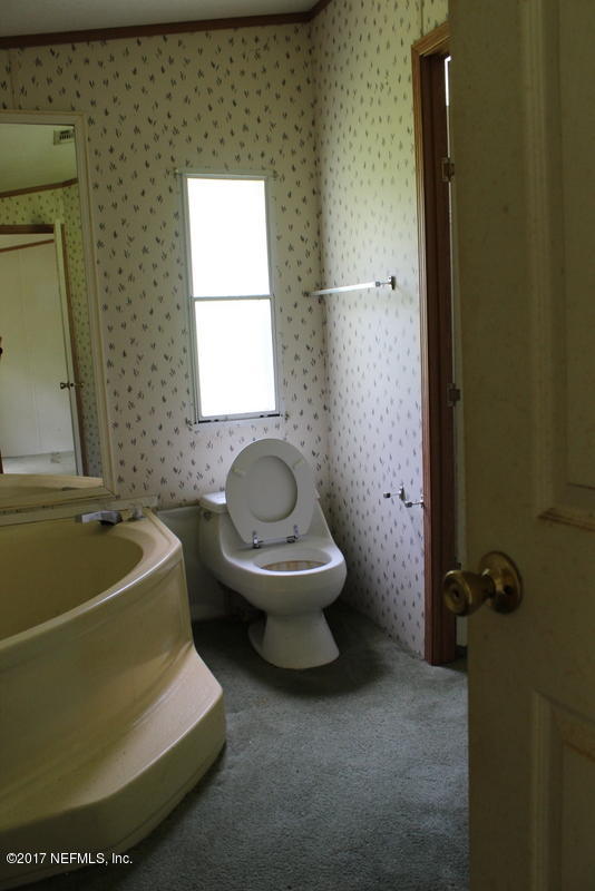 15577 Flounder Road Jacksonville, FL 32226 - Photo 16 of 35 a bathroom with a toilet and a bathtub