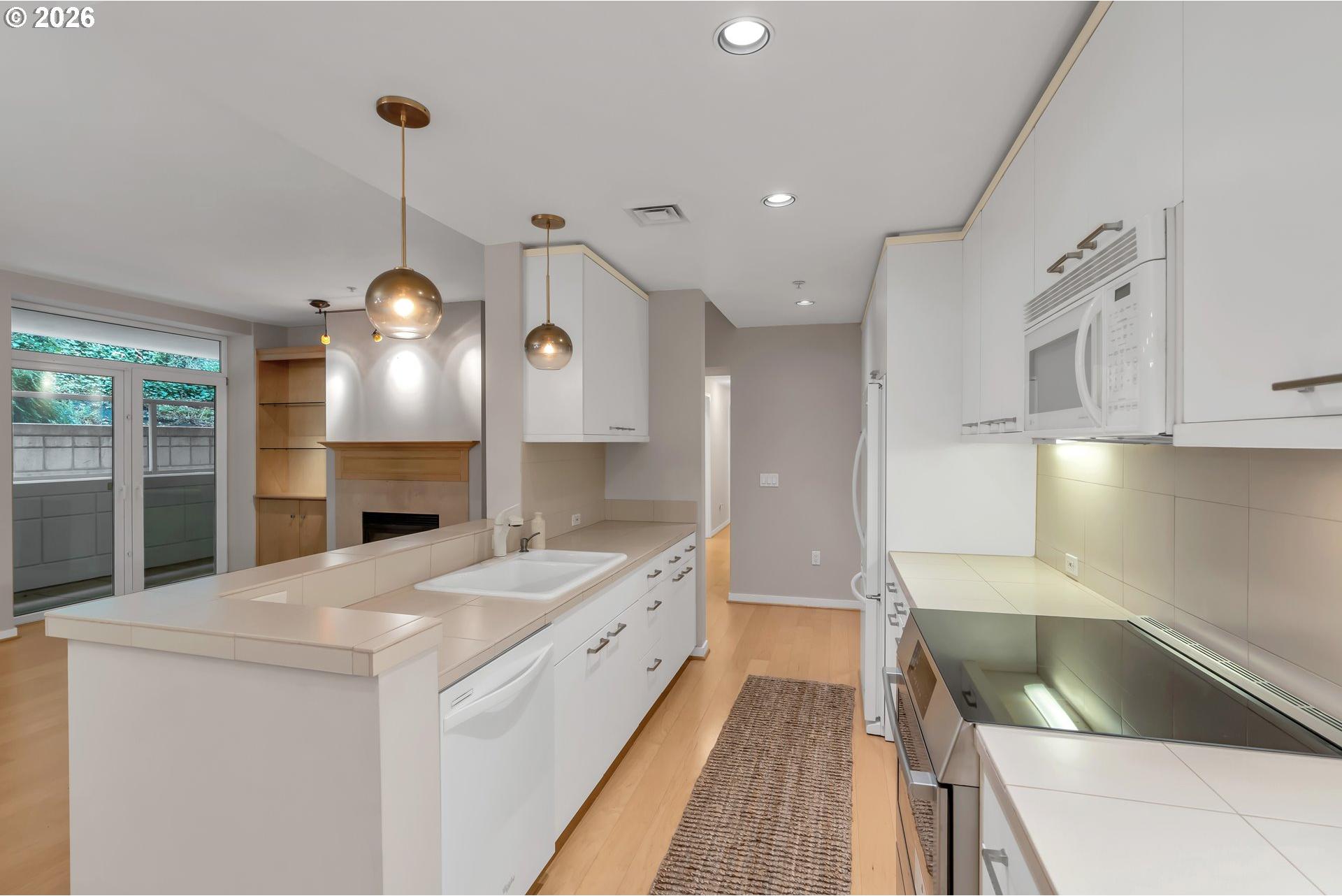 2445 Northwest Westover Road, Unit 209 Portland, OR 97210 - Photo 25 of 40 Gallery Image 25