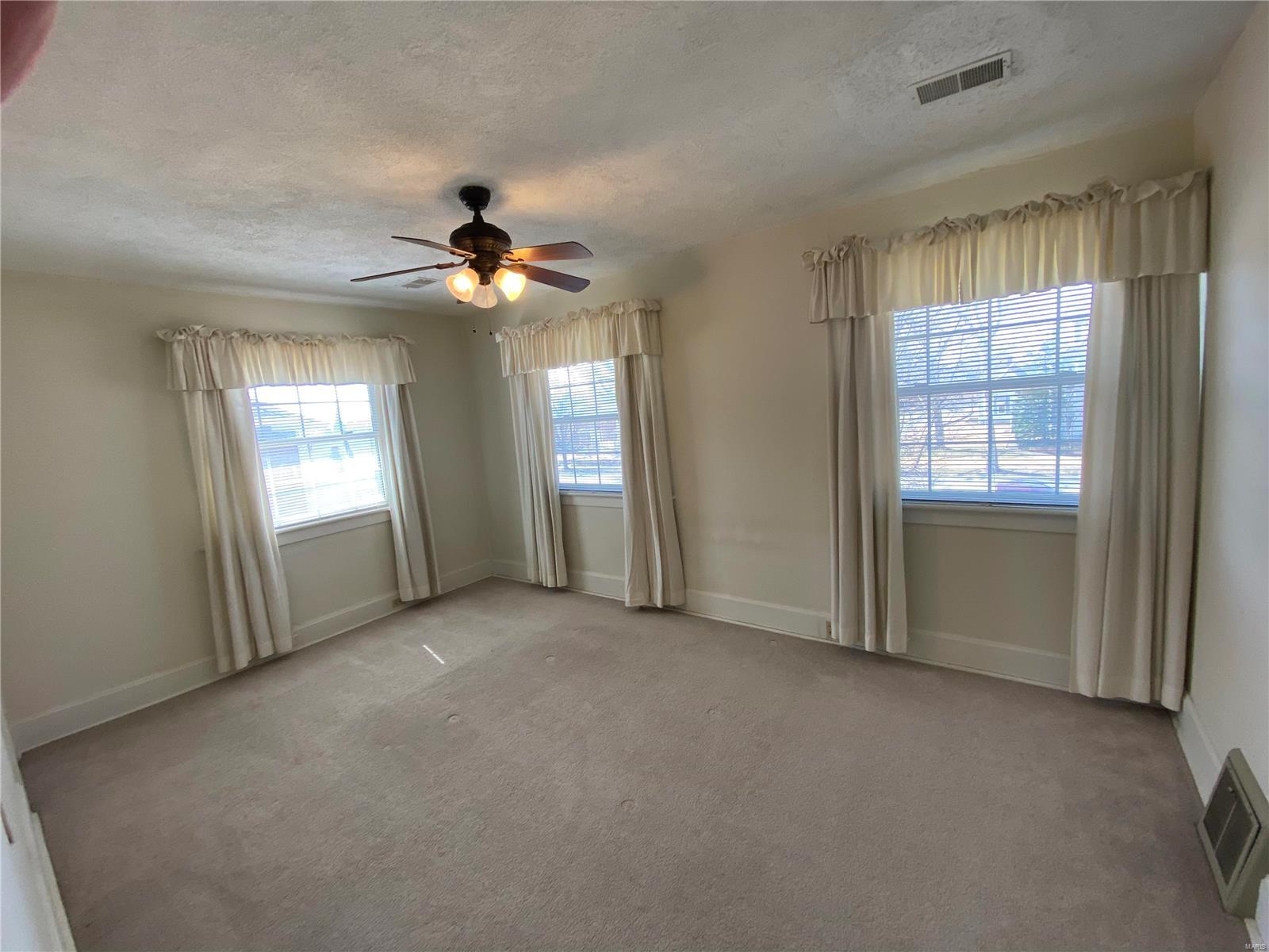 913 Henry Street Alton, IL 62002 - Photo 20 of 31