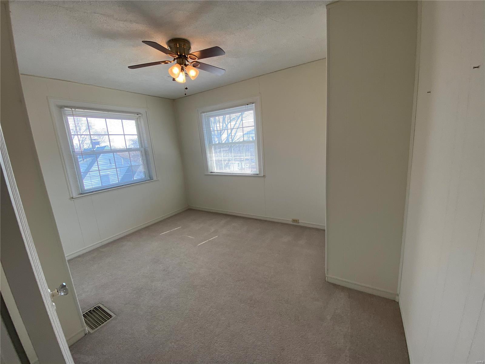 913 Henry Street Alton, IL 62002 - Photo 22 of 31