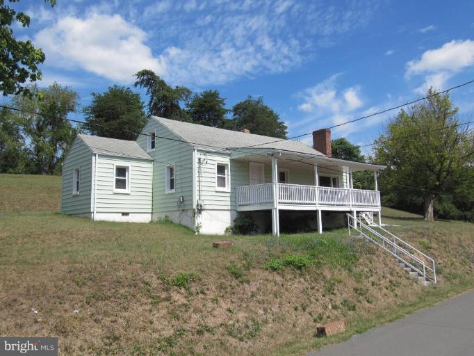 122 Whipporwill Road Front Royal, VA 22630 - Photo 1 of 13 Exterior (Main)