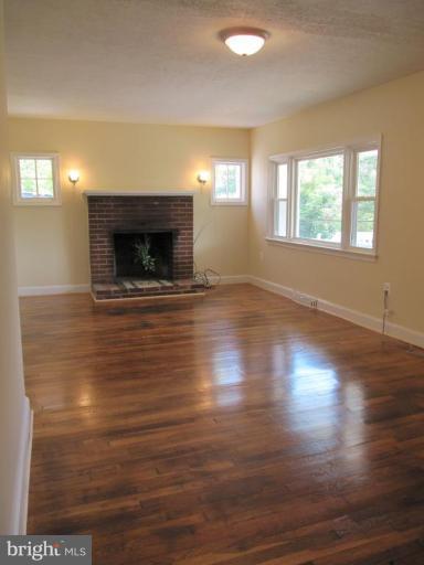 122 Whipporwill Road Front Royal, VA 22630 - Photo 3 of 13 Living Room