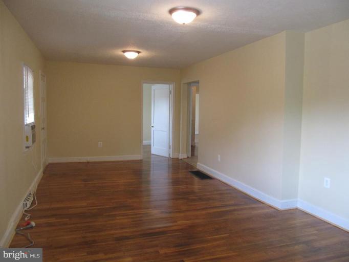 122 Whipporwill Road Front Royal, VA 22630 - Photo 4 of 13 Living Room #2