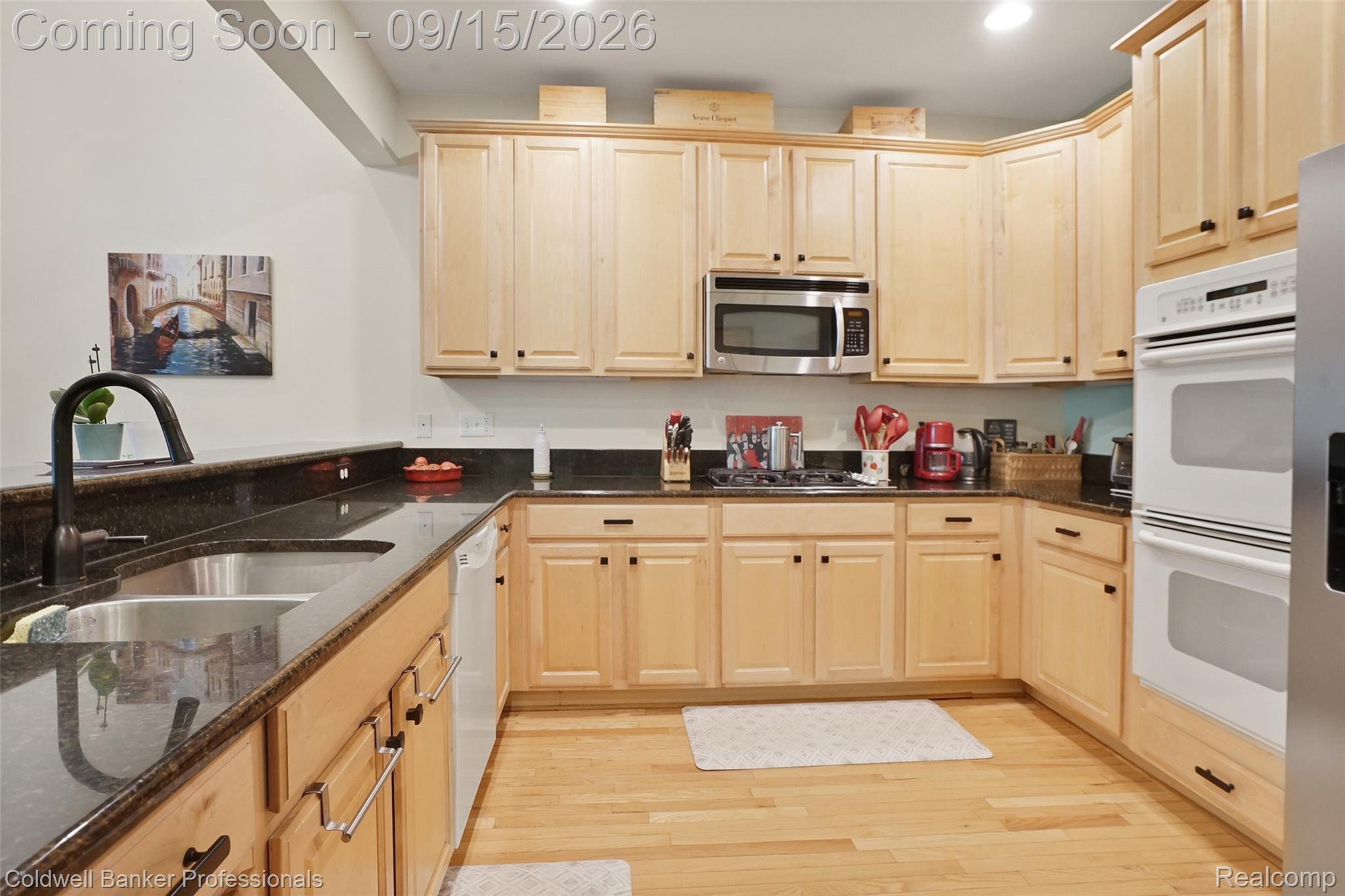 731 East Bluff Court Rochester, MI 48306 - Photo 7 of 42 DSC05472.jpg