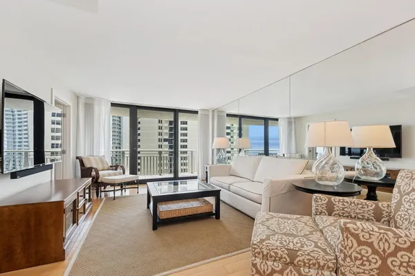$640,000 | 3000 North Ocean Drive, Unit 18G, Singer Island, FL 33404