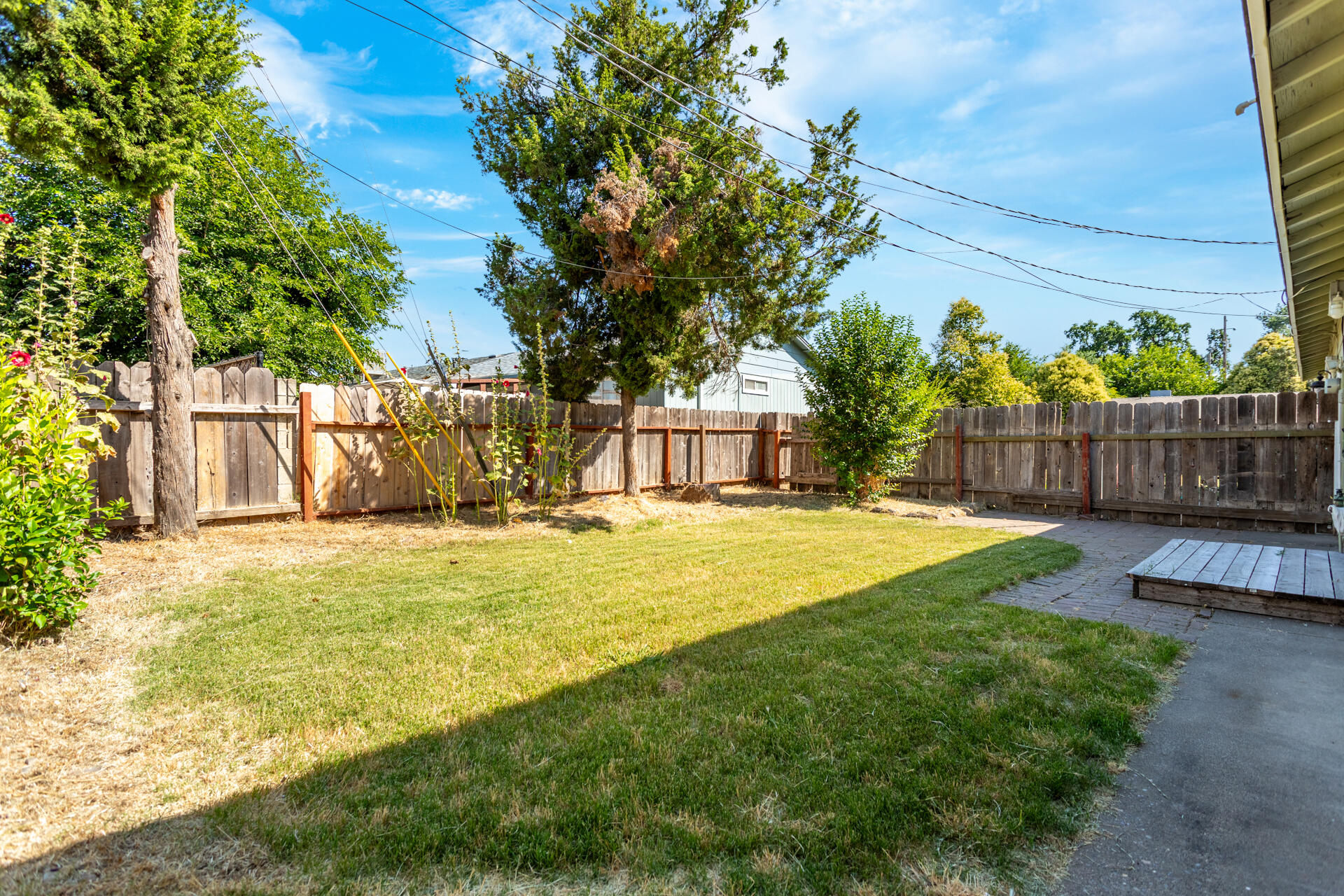 3252 Daisy Street Anderson, CA 96007 - Photo 20 of 20 a swimming pool with wooden fence