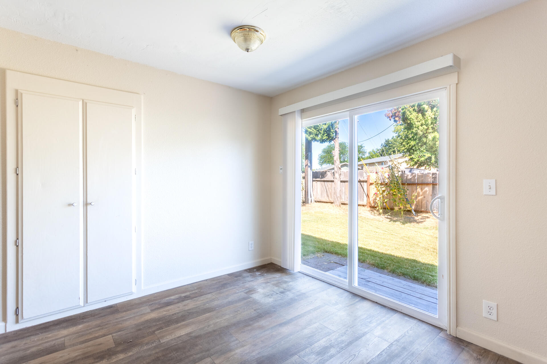 3252 Daisy Street Anderson, CA 96007 - Photo 9 of 20 an empty room with wooden floor and windows